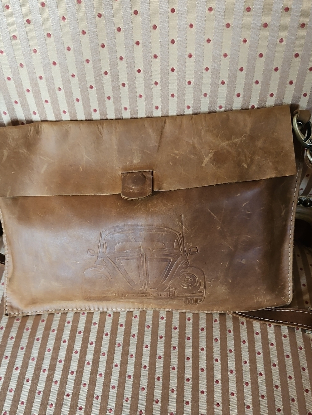 Vintage-Style Brown Leather Crossbody Bag with Embossed Car Detail